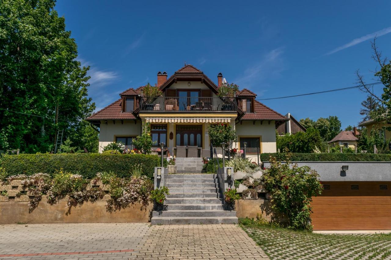 Mikes Vendeghaz Hotell Balatonfüred Exteriör bild